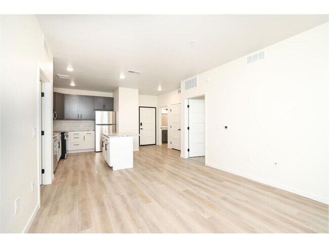 Building Photo - 28 7th St NE