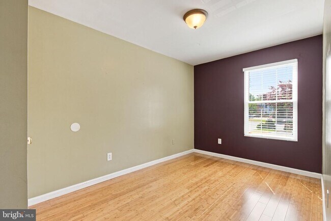 Building Photo - 9310 Niki Pl
