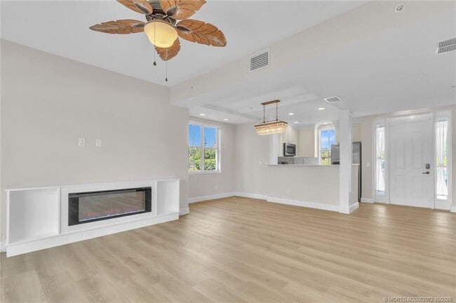 Building Photo - 3651 NE Pineapple Ave