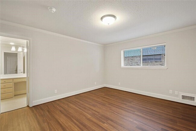 Building Photo - 9015 Villa Park Cir