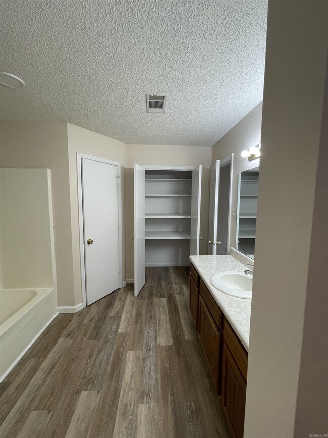 Building Photo - 2918 Forest Dr