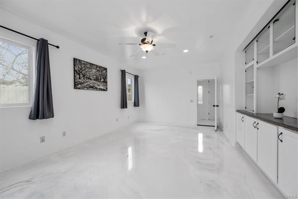 Building Photo - 588 S 7th St