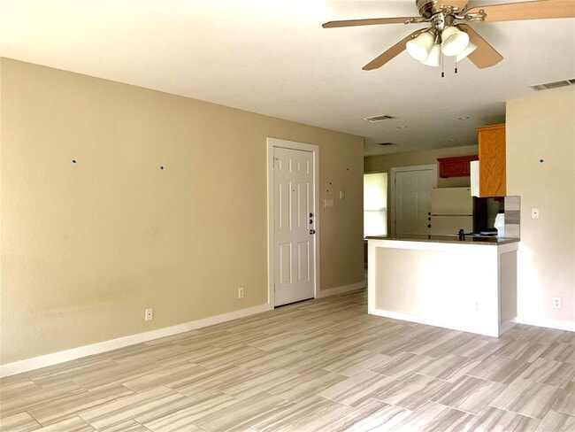 Building Photo - 600 Hedgewood Dr