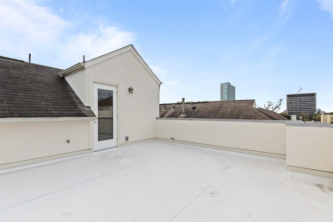 Building Photo - 1411 Elgin St