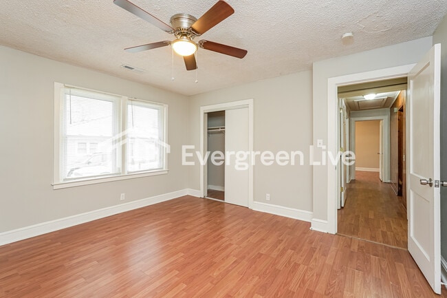 Building Photo - 141 Stewart Rd SE