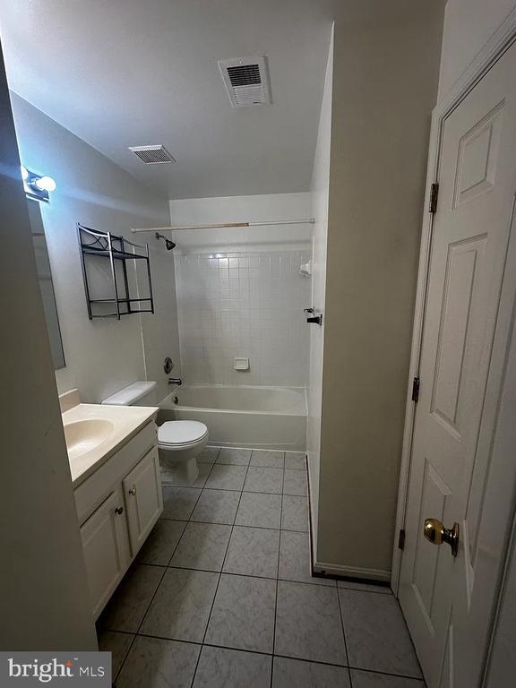 Building Photo - 12921 Woodcutter Cir