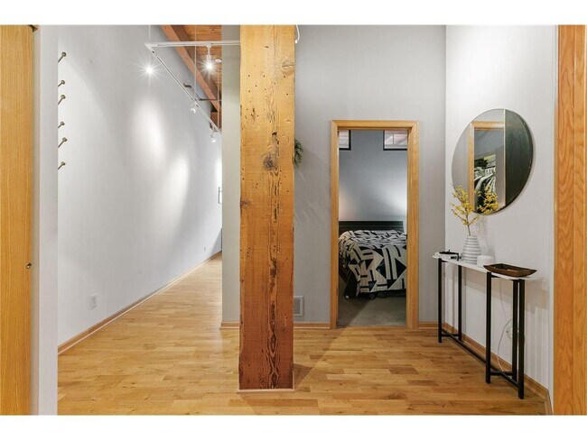 Building Photo - 400 N 1st St