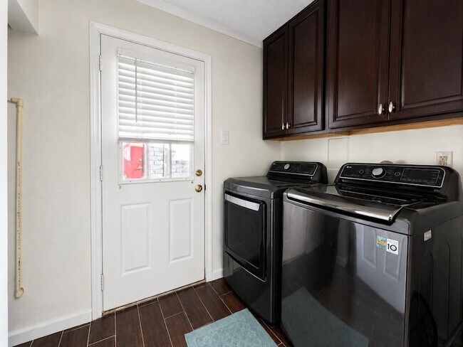 Building Photo - 4418 Saffron Ln