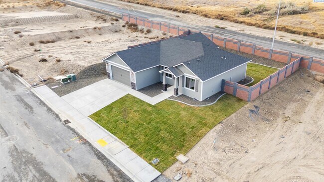 Building Photo - Beautiful brand new rental