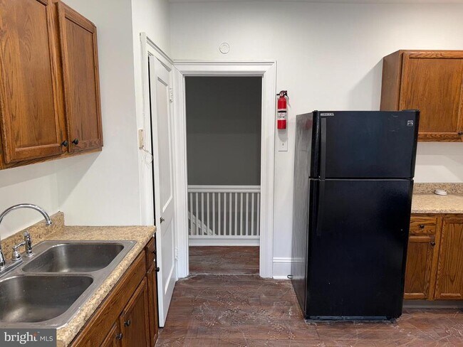 Building Photo - 645 E High St