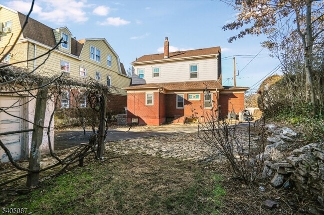 Building Photo - 265 McBride Ave