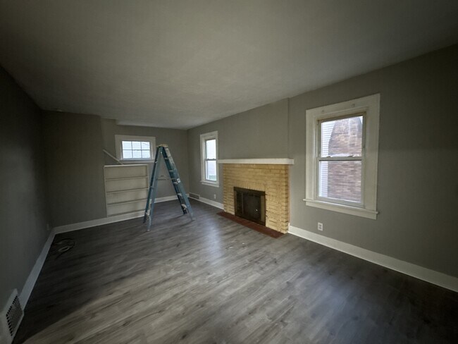 Building Photo - 11104 Lincoln Ave