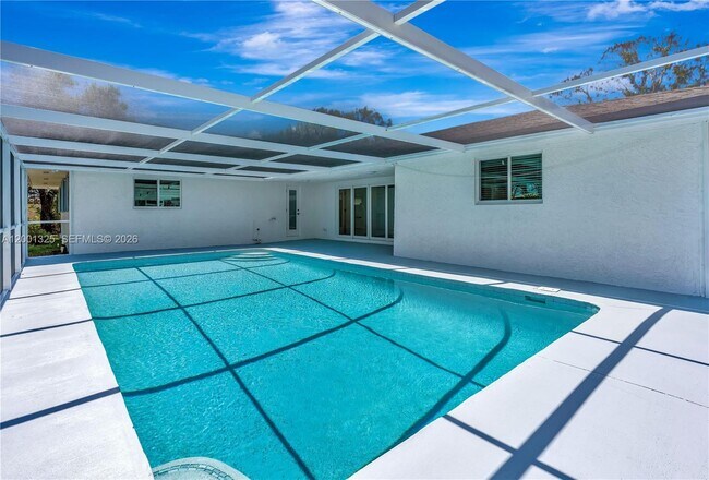 Building Photo - 9125 SE Karin St