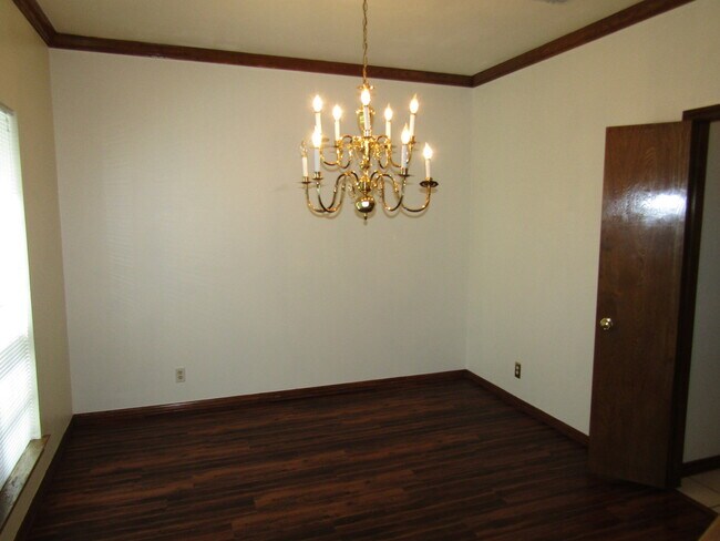 Building Photo - 6106 John Chisum Ln