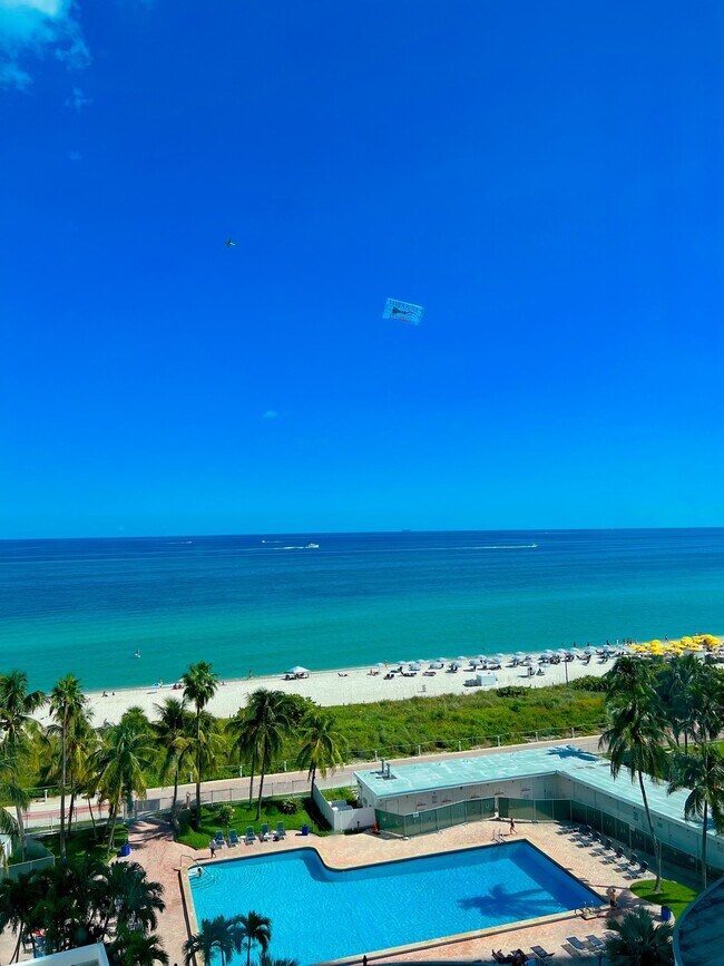 Primary Photo - 6345 Collins Ave