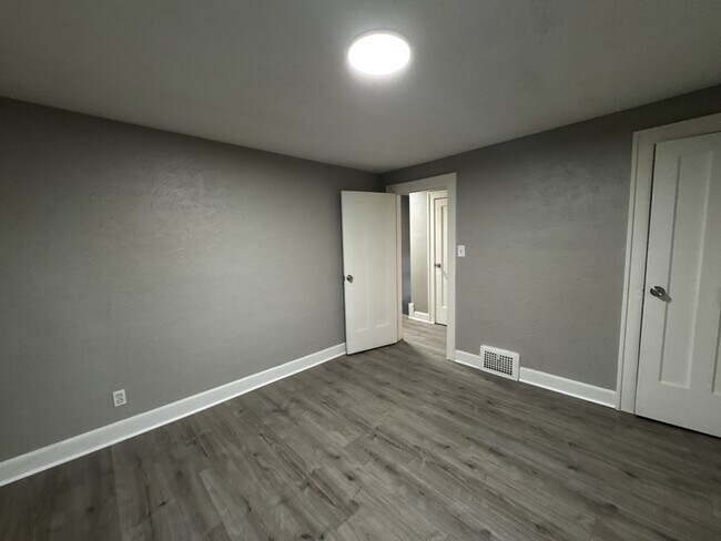 Building Photo - 11104 Lincoln Ave