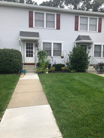 Building Photo - 842 Belmont Dr