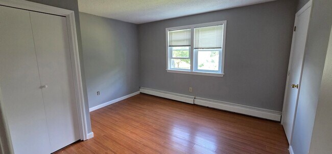 Building Photo - 302 Knights Bridge Dr