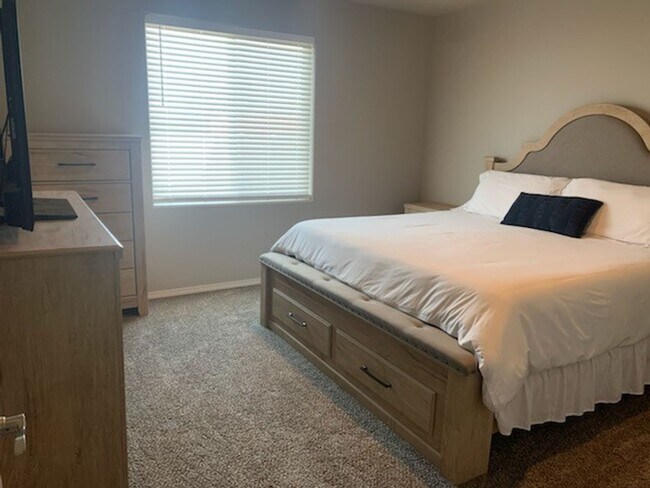 Building Photo - Beautiful 3 Bedroom Home in Moses Lake