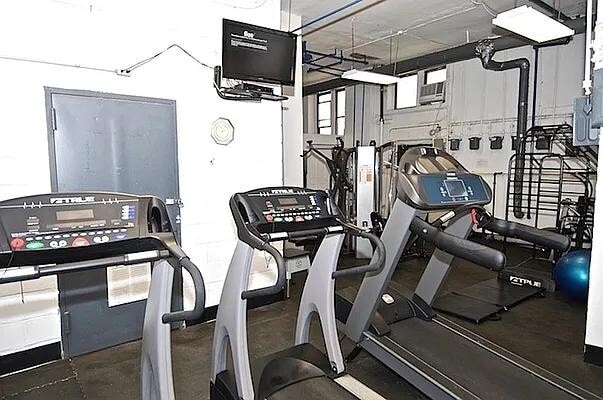 Building Photo - 504 Grand St