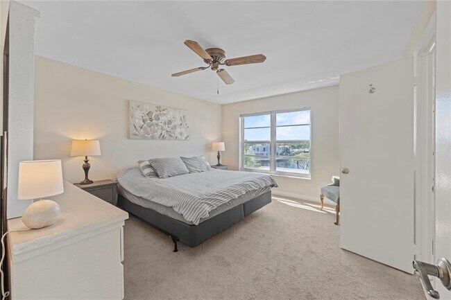 Building Photo - 2860 NE 14th St