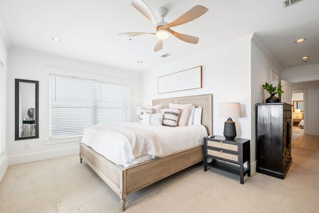 Building Photo - 22022 Front Beach Rd