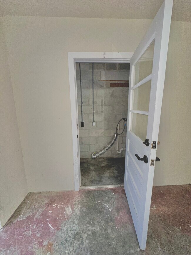 Building Photo - 1050 Nokomis St