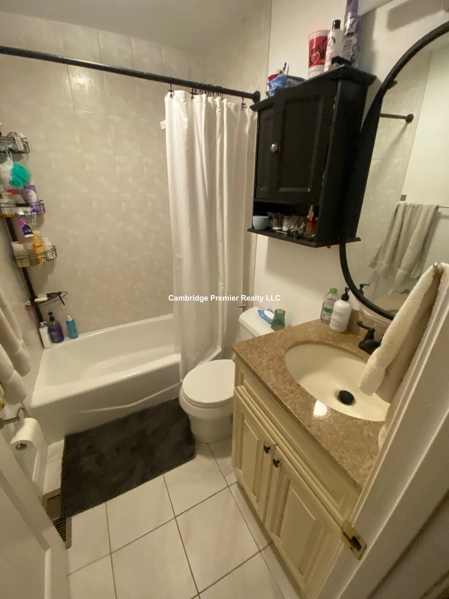 Building Photo - 221 Salem St