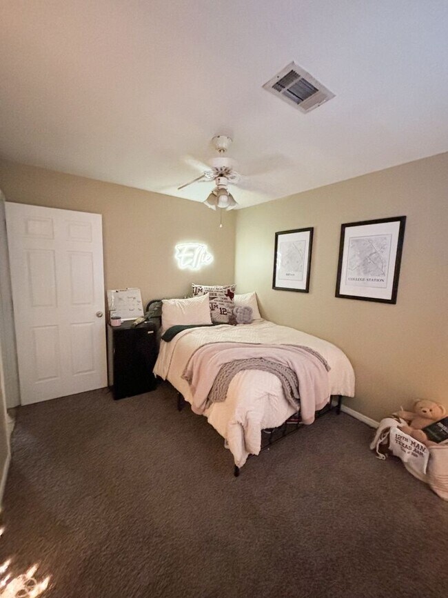 Building Photo - Beautiful 4 Bed, 4.5 Bath Minutes from Cam...
