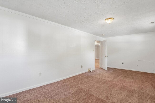 Building Photo - 7039 Heather Dr