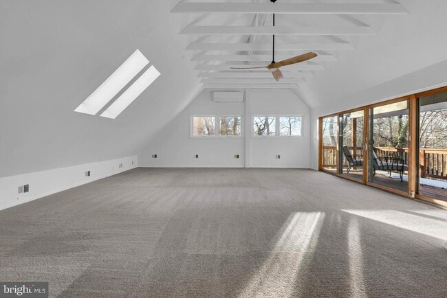 Building Photo - 1080 Crestview Dr