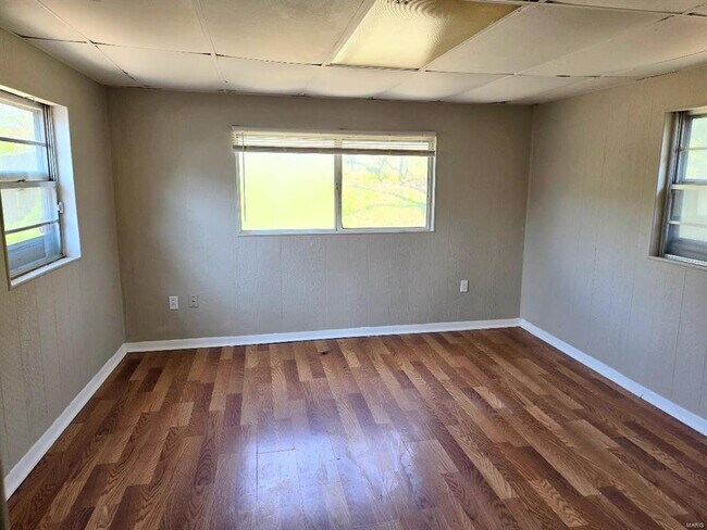 Building Photo - "Charming 3-Bedroom Home on Cameron Road, St. Louis – Cozy 1026 Sq Ft with Full Bath!"  We accept...