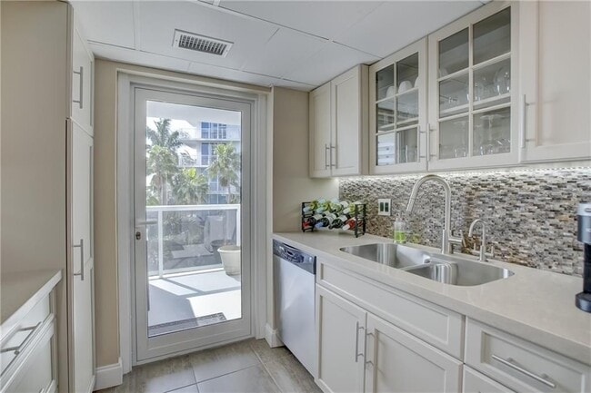 Building Photo - 2841 N Ocean Blvd