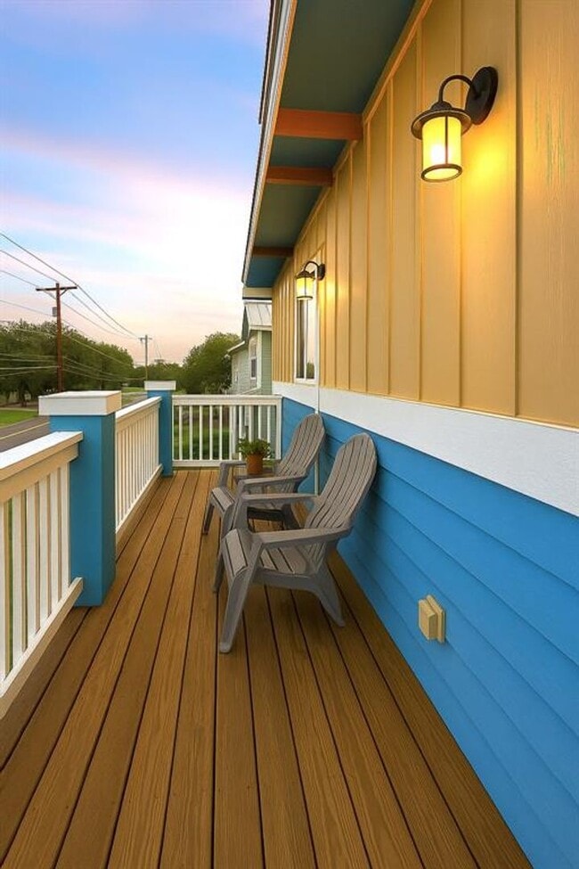 Building Photo - 4X3 Home Close to Campus!