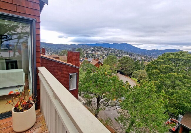 Building Photo - One bedroom top floor corner unit condo with gorgeous view for rent!
