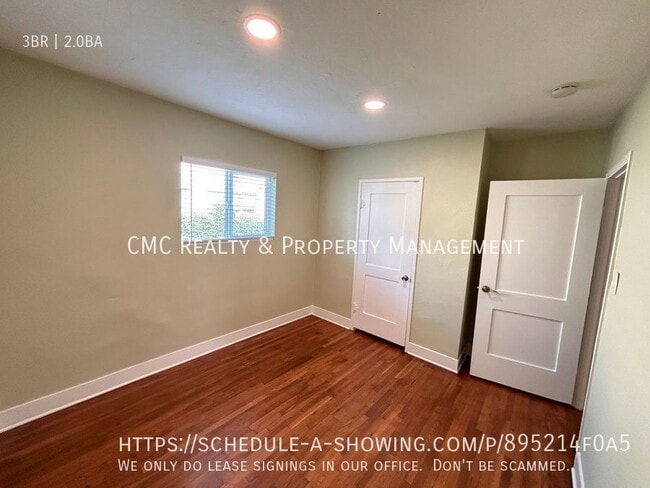 Building Photo - 1932 W 76th St