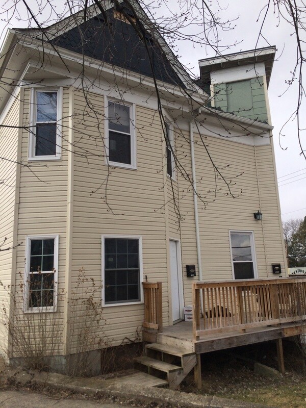 Building Photo - 147 Holland Ave