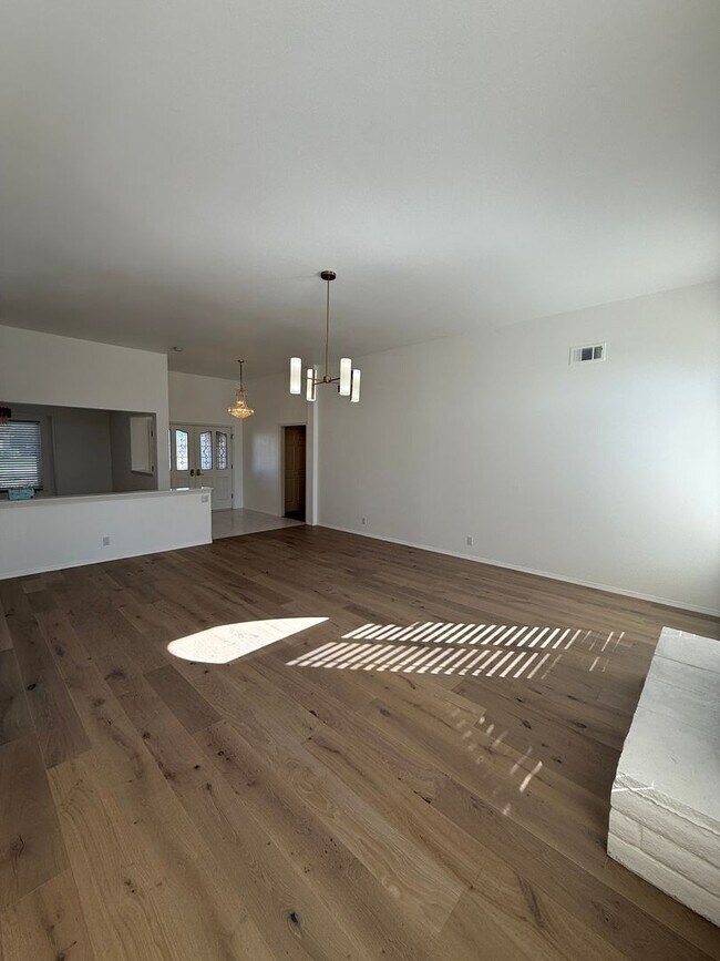 Building Photo - 2441 Iron Ridge Ct