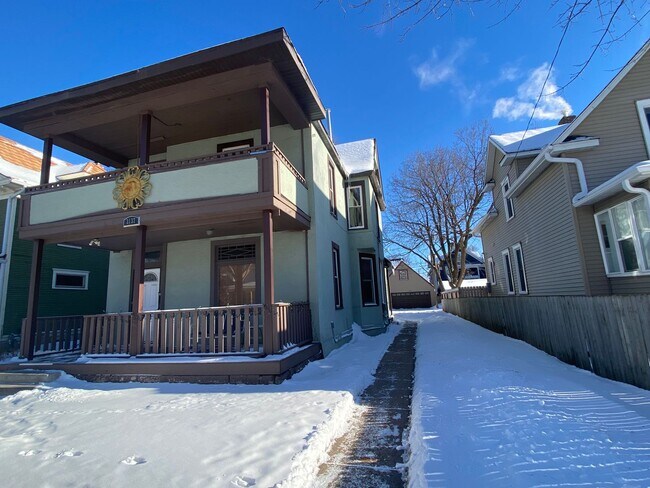 Building Photo - WE HAVE A CUTE & CLASSY RENTAL ON 16TH!