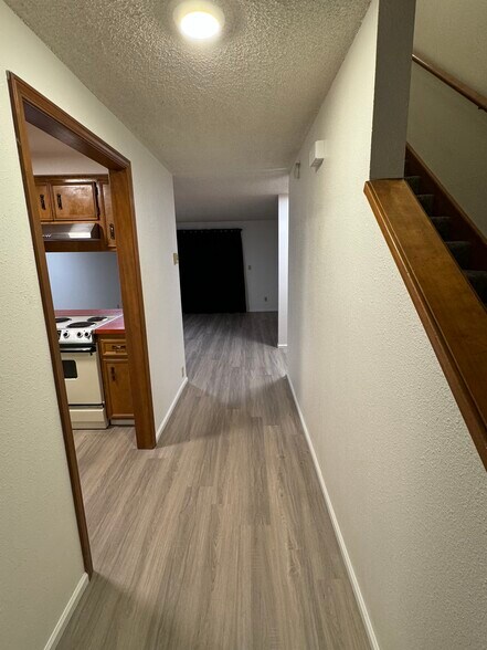 Entry hall - 1293 City View St
