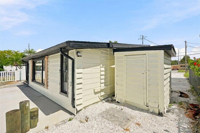 Building Photo - 7037 McCray Dr