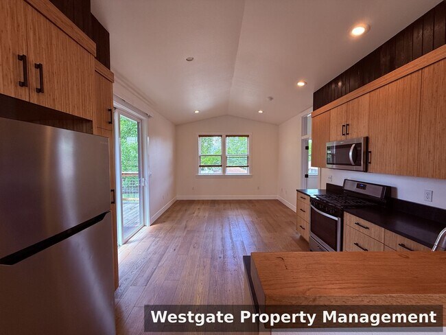 Building Photo - 220 Payran St