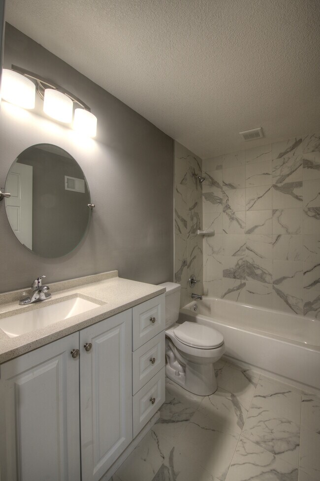 Building Photo - 4413 N Grand Ave