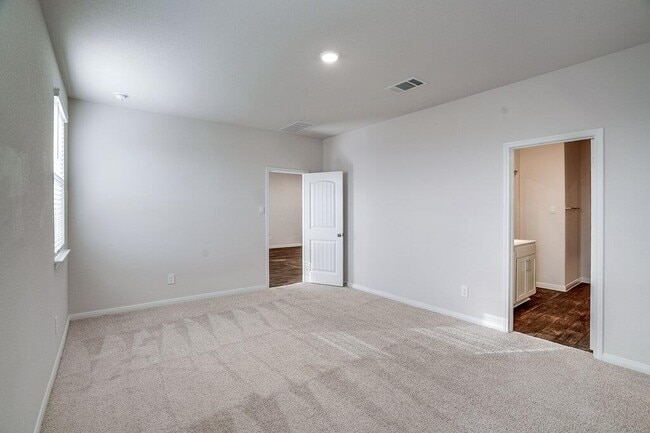 Building Photo - 152 Docile Lp