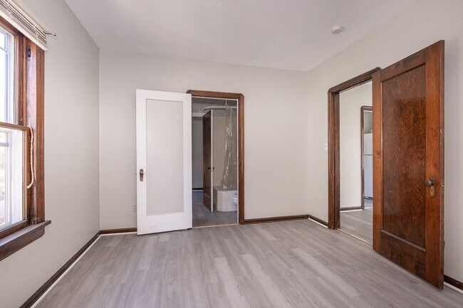 Building Photo - 4120 Trowbridge Ave