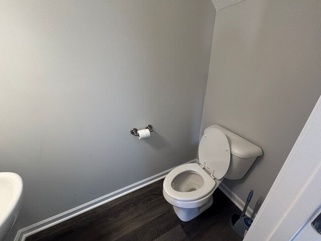 Building Photo - FOR RENT