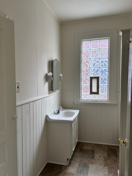 Building Photo - 3925 Burgoon Rd