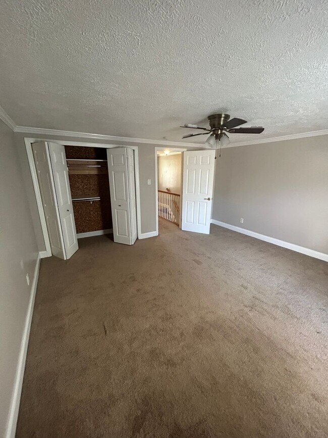 Building Photo - Modern 1 Bedroom Townhome in Prime Moon Township Location!