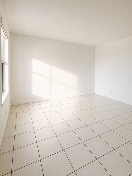 Building Photo - 374 Sunshine Dr