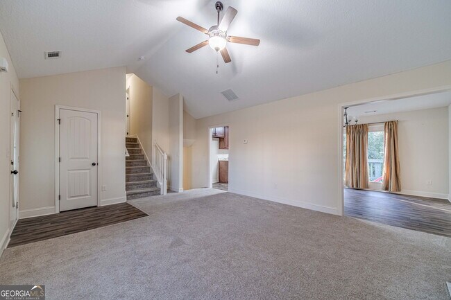 Building Photo - 583 Embassy Walk